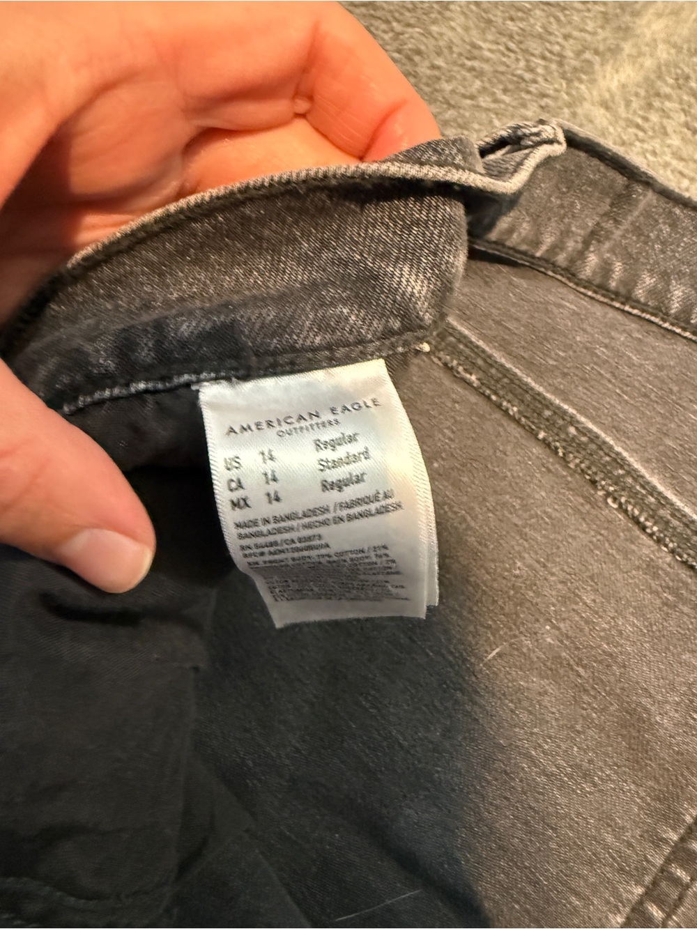 American Eagle Women’s Dark Gray Relaxed Fit Jeans - Picture 4 of 4